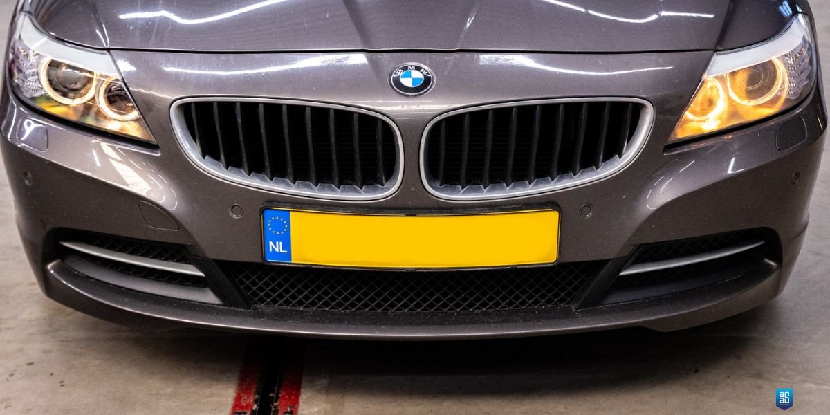 Laat doffe koplampen binnen één dag herstellen tegen een vaste prijs.